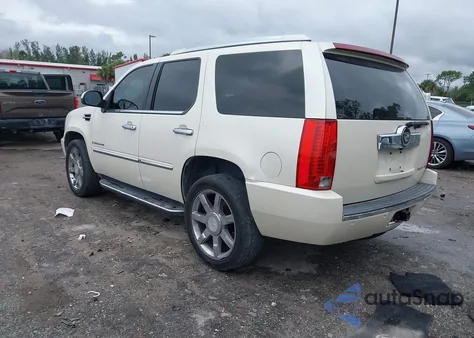 2008 Cadillac Escalade Standard z USA, uszkodzony, nr VIN 1GYEC63848R108446